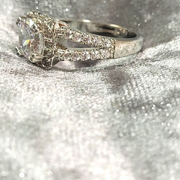 4 Prong White Zircon Silver Color Engagement Ring - Picture 4 of 8